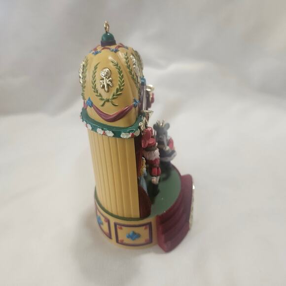 Nutcracker Battles Mouse King Musical Ornament AGC 2001 Carlton Cards HB - Picture 2 of 9